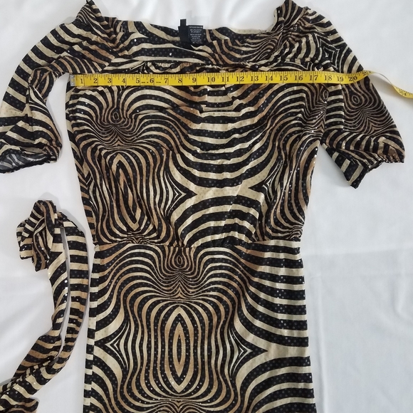 Beautiful woman's stretchy dress - Picture 4 of 8